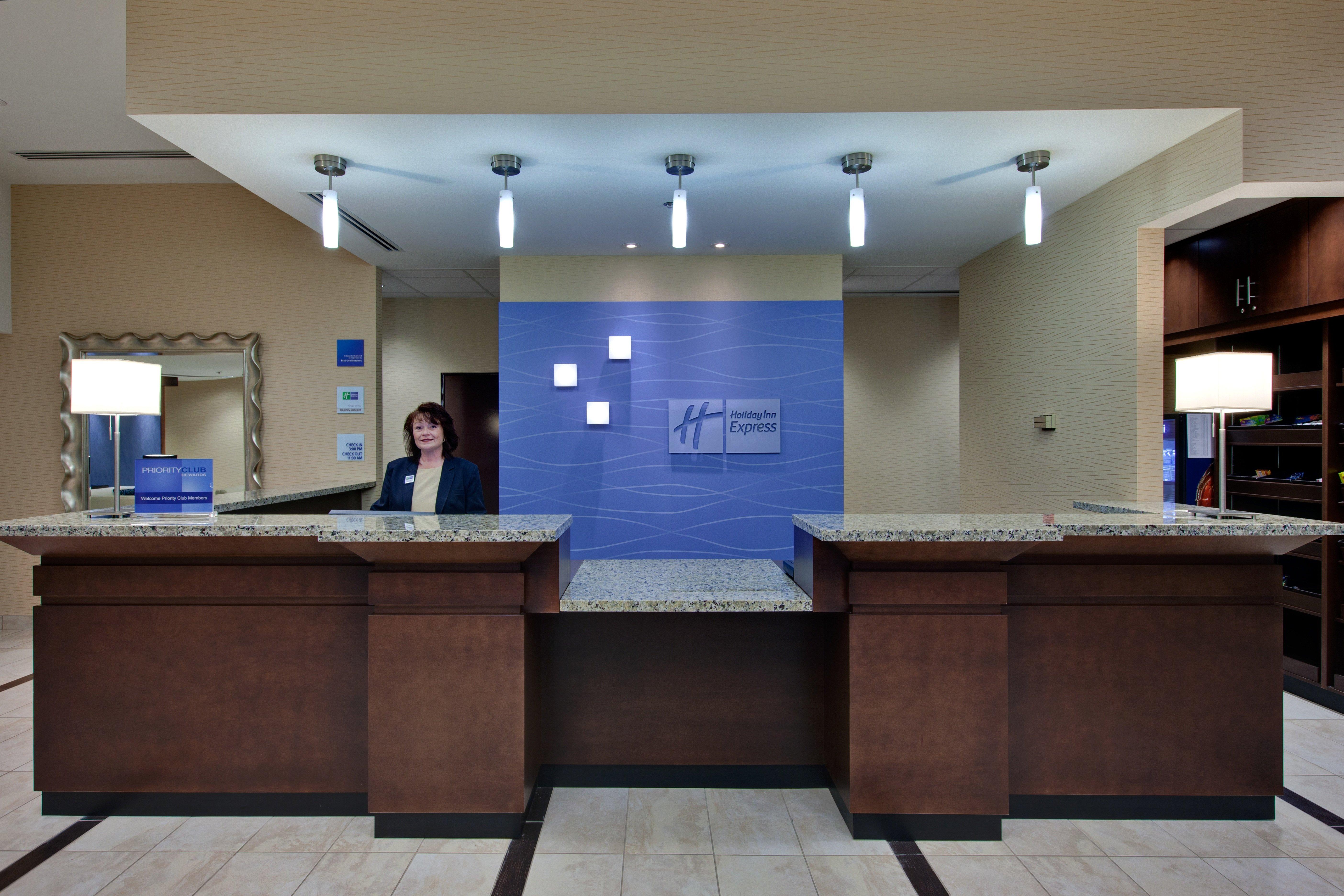 Holiday Inn Express Hotel & Suites Chatham South By Ihg Экстерьер фото