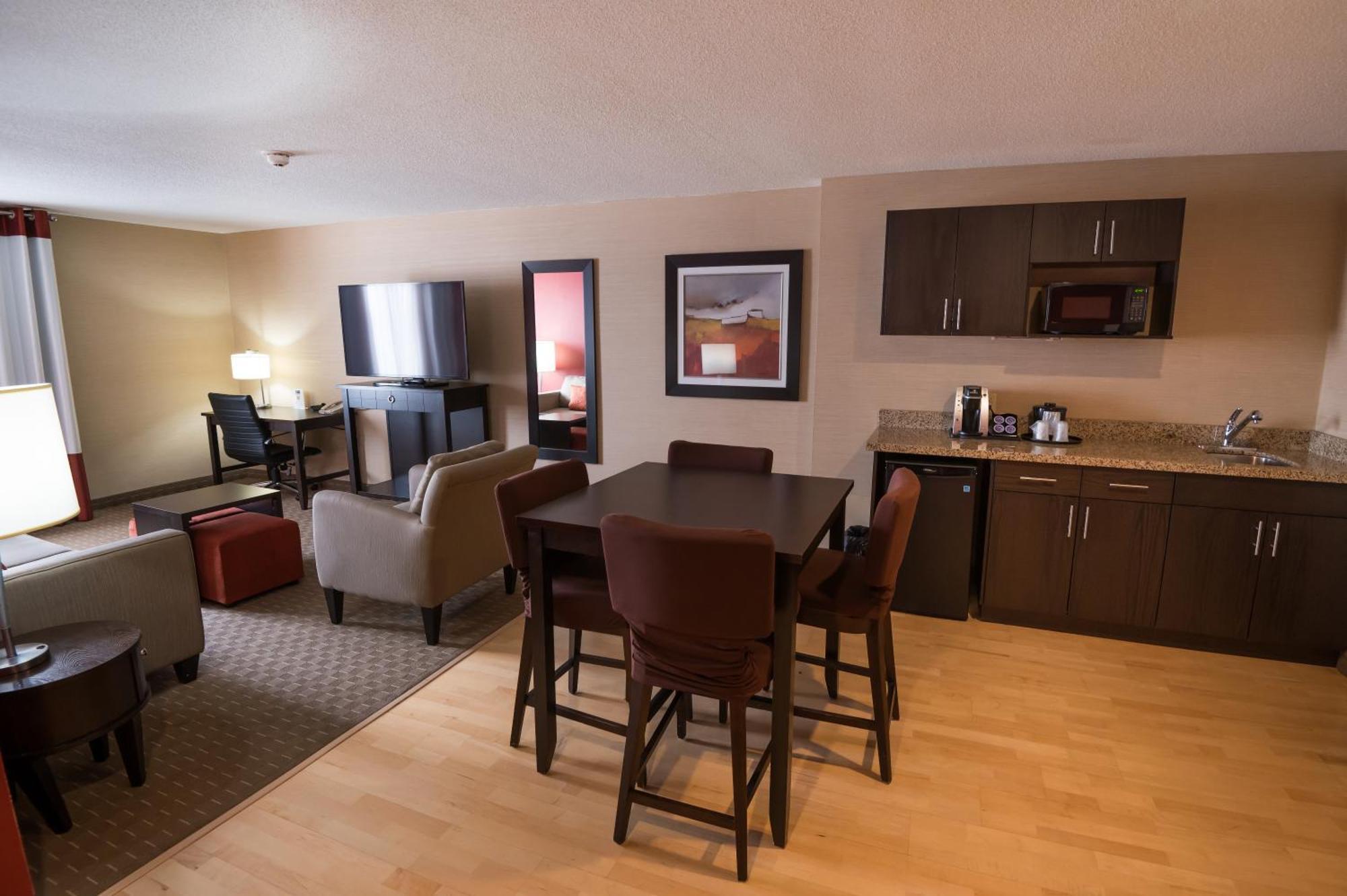Holiday Inn Express Hotel & Suites Chatham South By Ihg Экстерьер фото