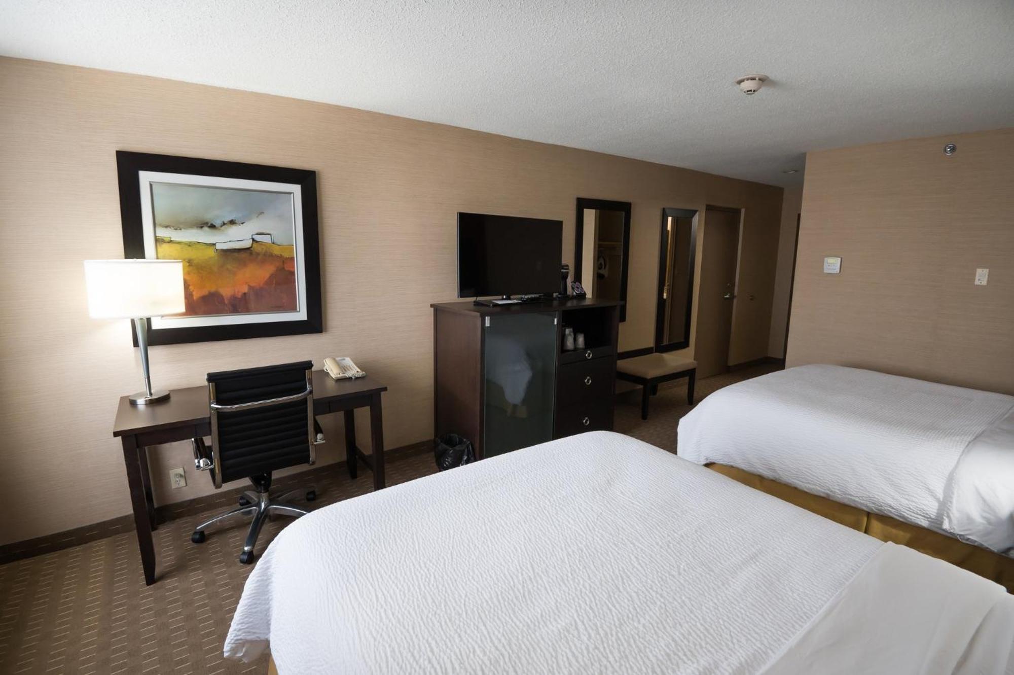 Holiday Inn Express Hotel & Suites Chatham South By Ihg Экстерьер фото