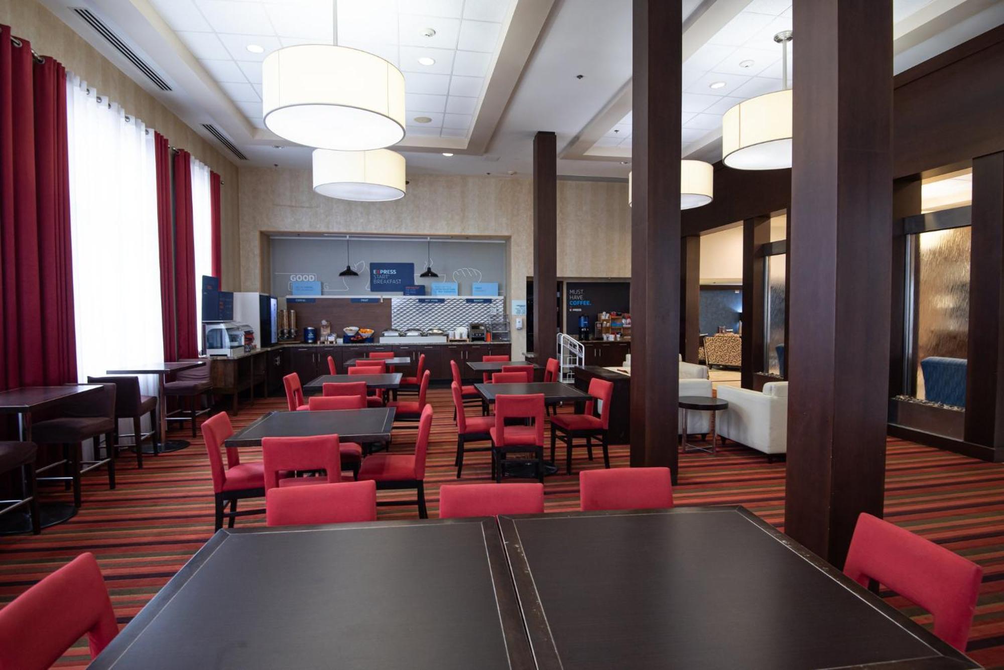 Holiday Inn Express Hotel & Suites Chatham South By Ihg Экстерьер фото