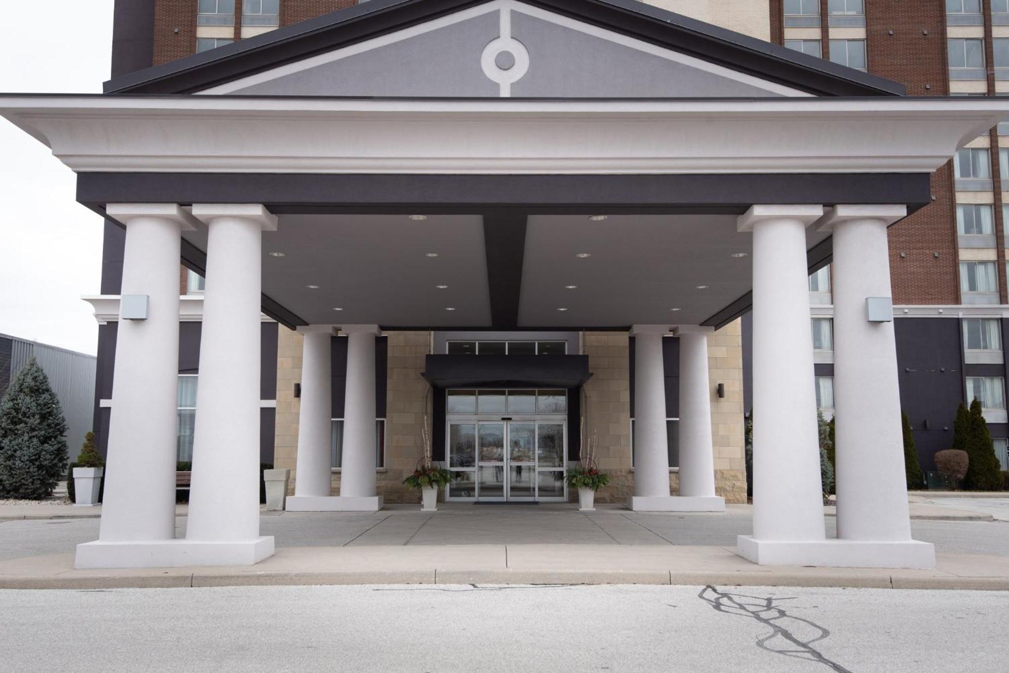Holiday Inn Express Hotel & Suites Chatham South By Ihg Экстерьер фото