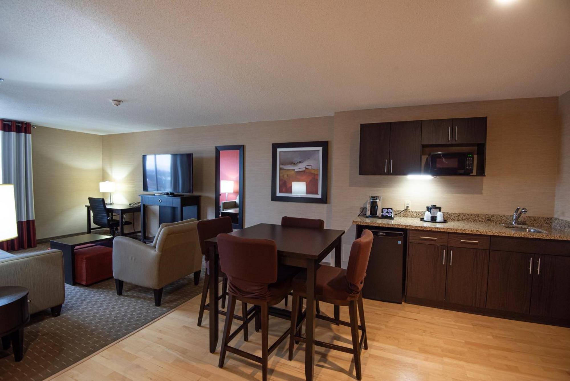 Holiday Inn Express Hotel & Suites Chatham South By Ihg Экстерьер фото