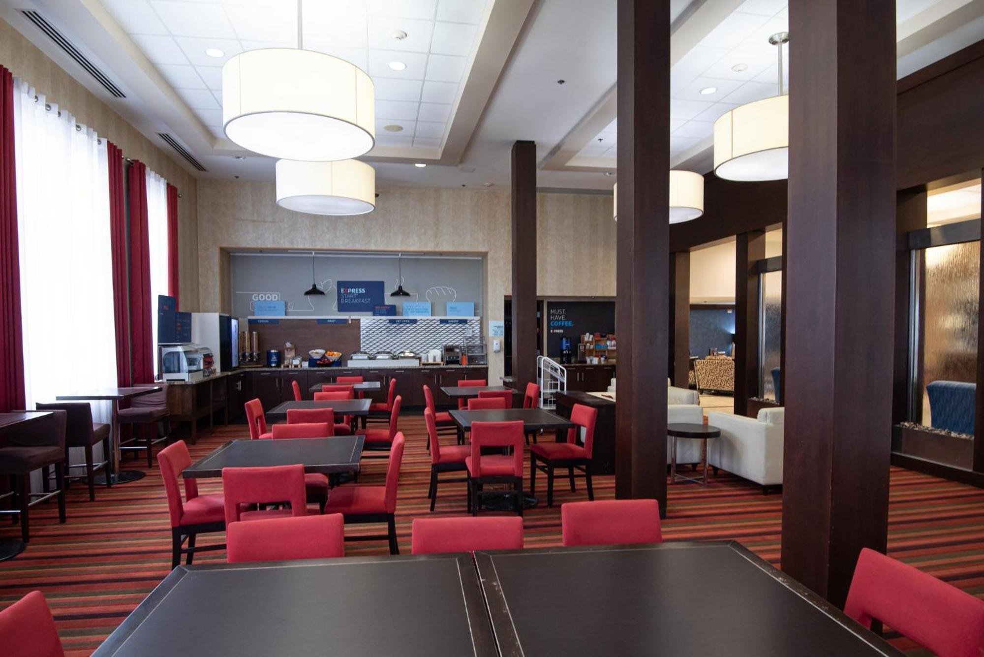 Holiday Inn Express Hotel & Suites Chatham South By Ihg Экстерьер фото