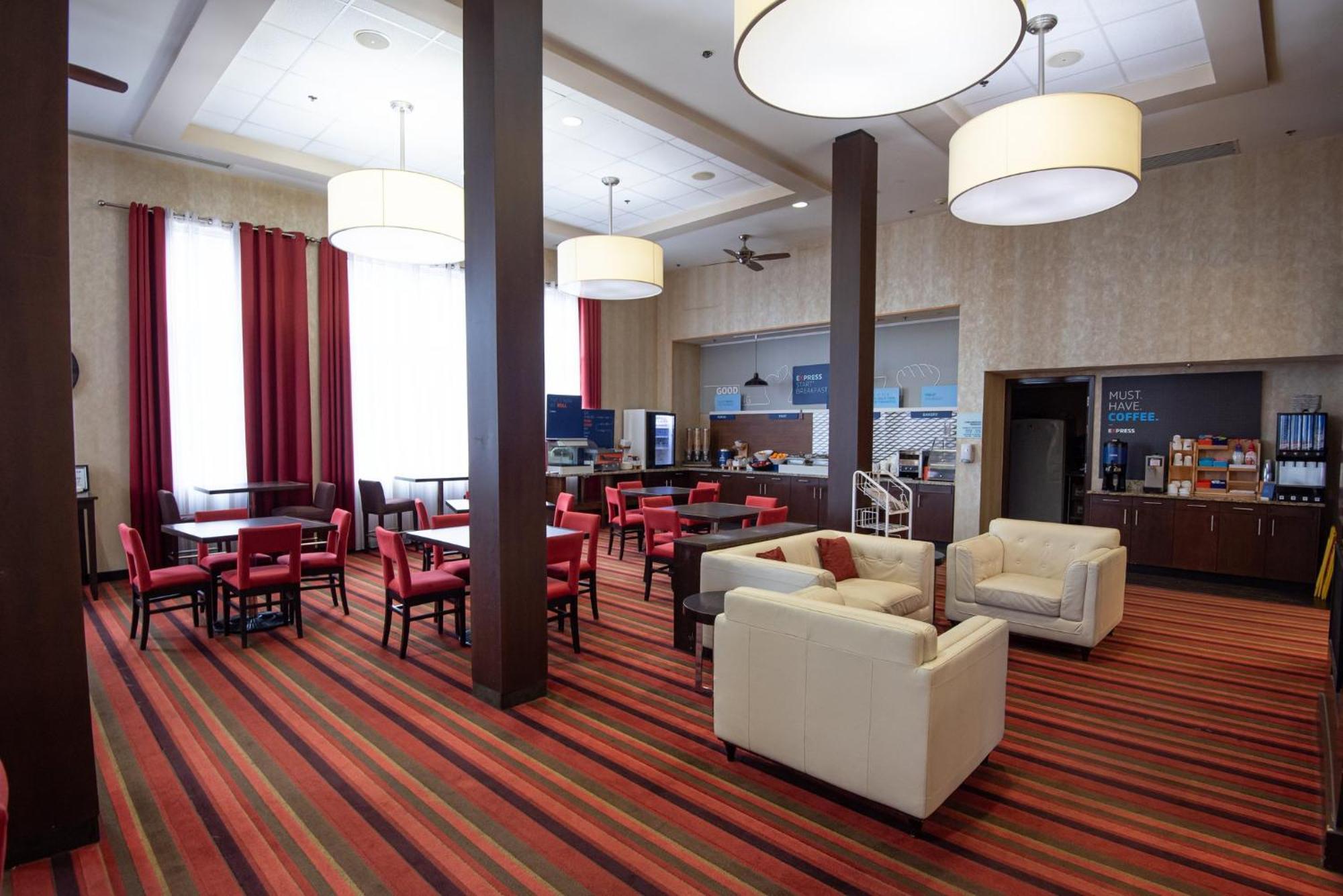 Holiday Inn Express Hotel & Suites Chatham South By Ihg Экстерьер фото