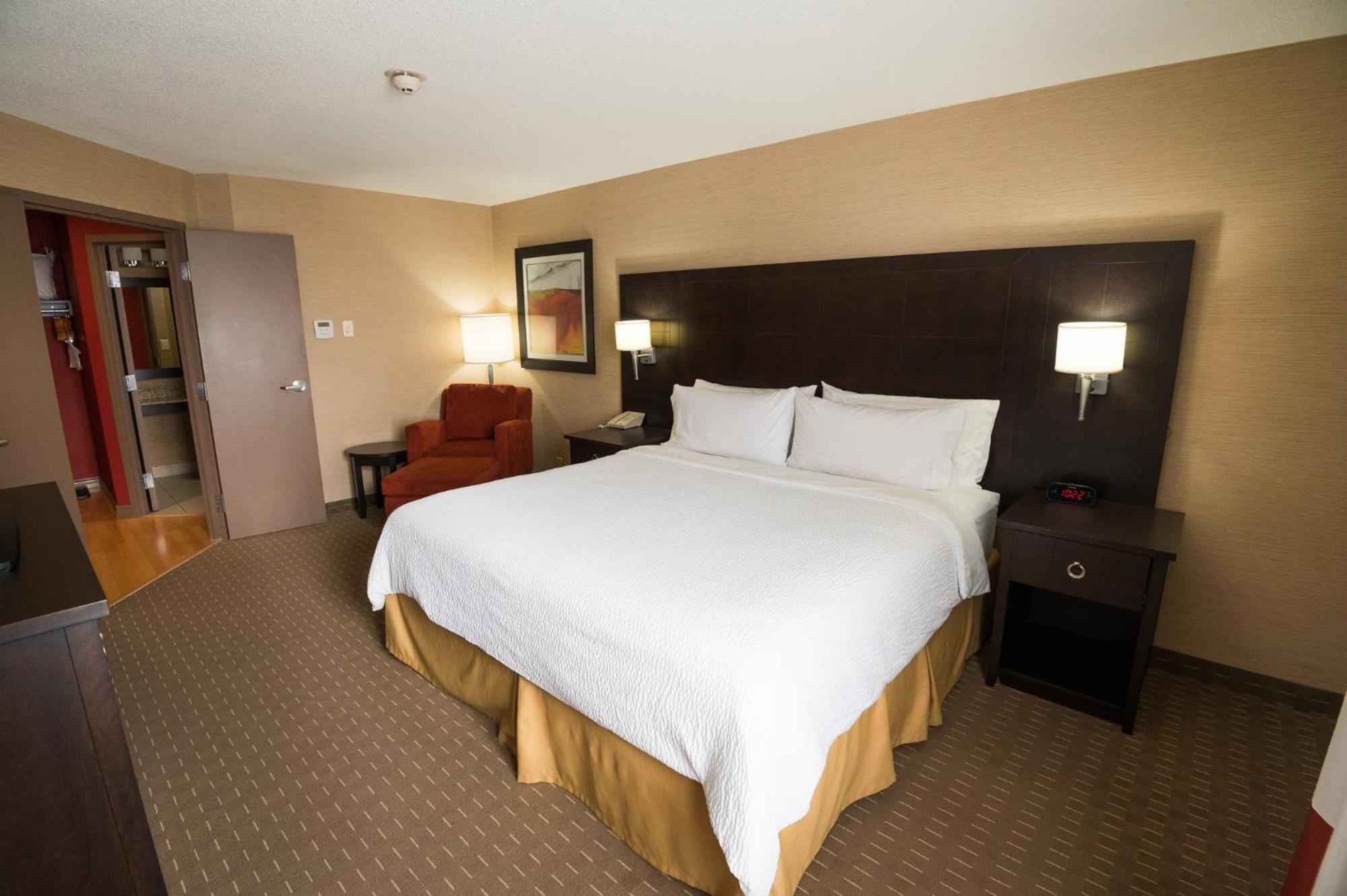 Holiday Inn Express Hotel & Suites Chatham South By Ihg Экстерьер фото