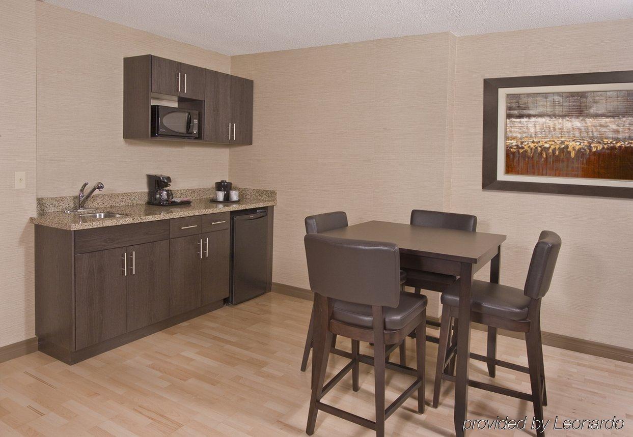 Holiday Inn Express Hotel & Suites Chatham South By Ihg Номер фото