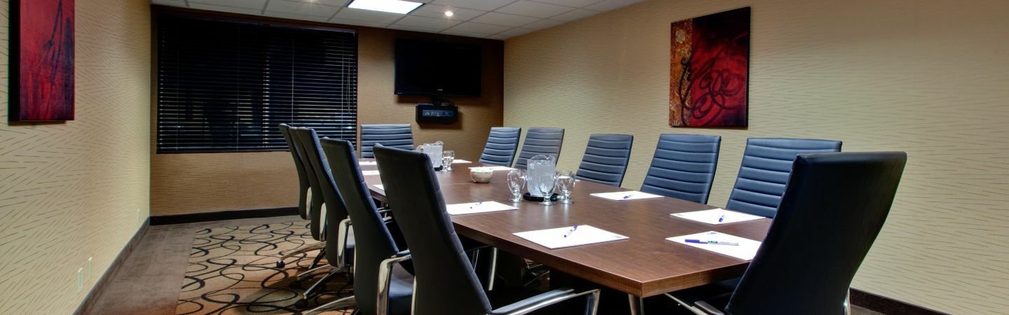 Holiday Inn Express Hotel & Suites Chatham South By Ihg Экстерьер фото